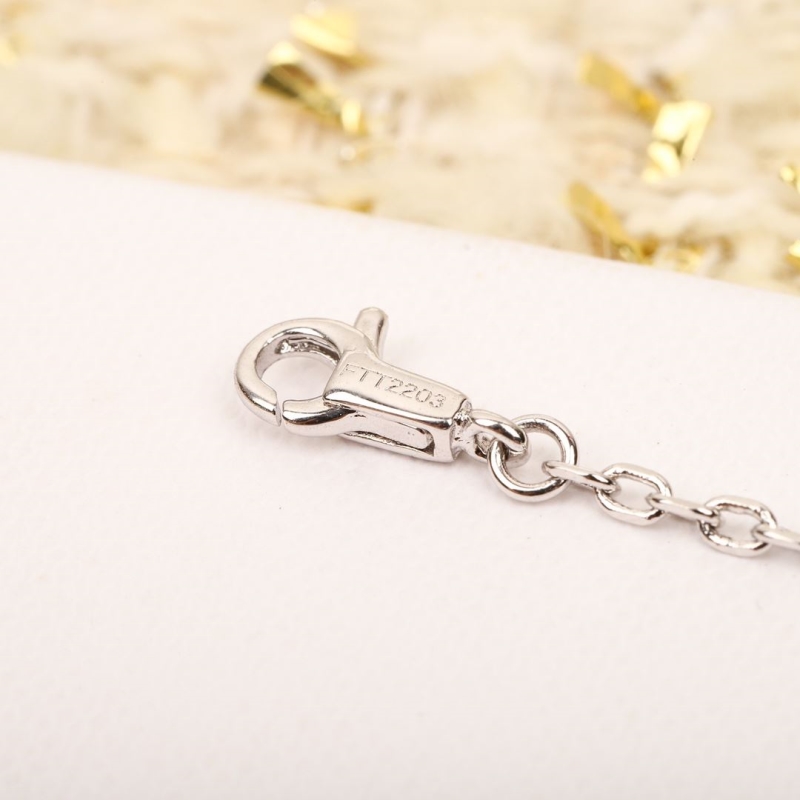 Ce1i*e necklaces